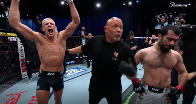 UFC: Kuriozalne sceny! Wikłacz poddał rywala w ostatniej sekundzie. Tadżyk próbował okłamać wszystkich