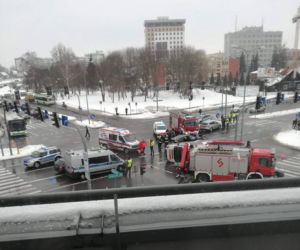 Wypadek w centrum Białegostoku. Karetka przewróciła się na skrzyżowaniu