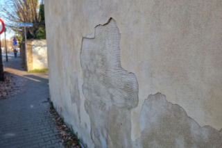 Remont muru kościelnego