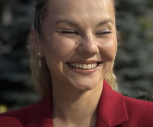 Dagmara Czechura śpiewa, prowadzi imprezy i uczy śpiewu