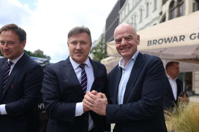Cezary Kulesza wita Gianniego Infantino