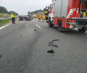 Szczepanów. Wypadek na autostradzie A4. Dachował samochód osobowy 