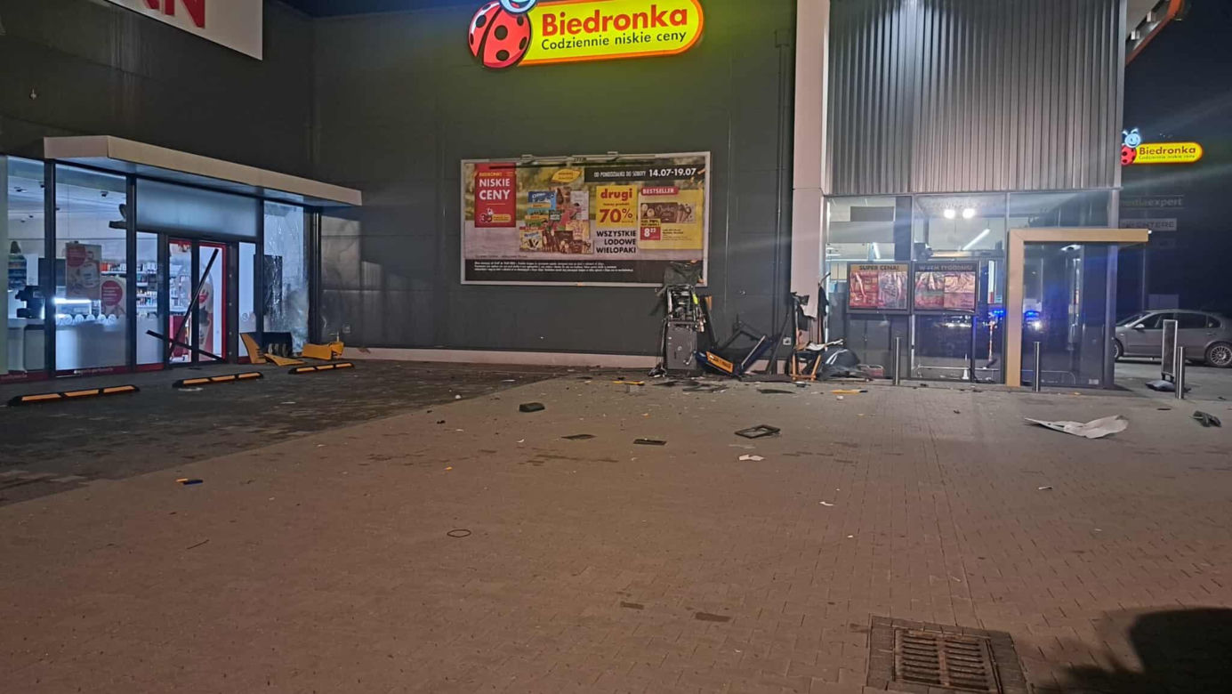 Nocny wybuch w Strzelnie. Bankomat wyleciał w powietrze, gotówka została