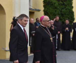KUCHCIŃSKI W KOŚCIELE.