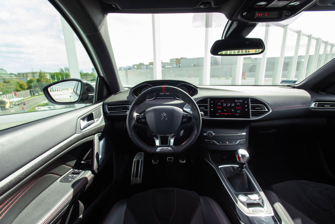 Skoda Octavia RS Challenge vs Peugeot 308 GTi