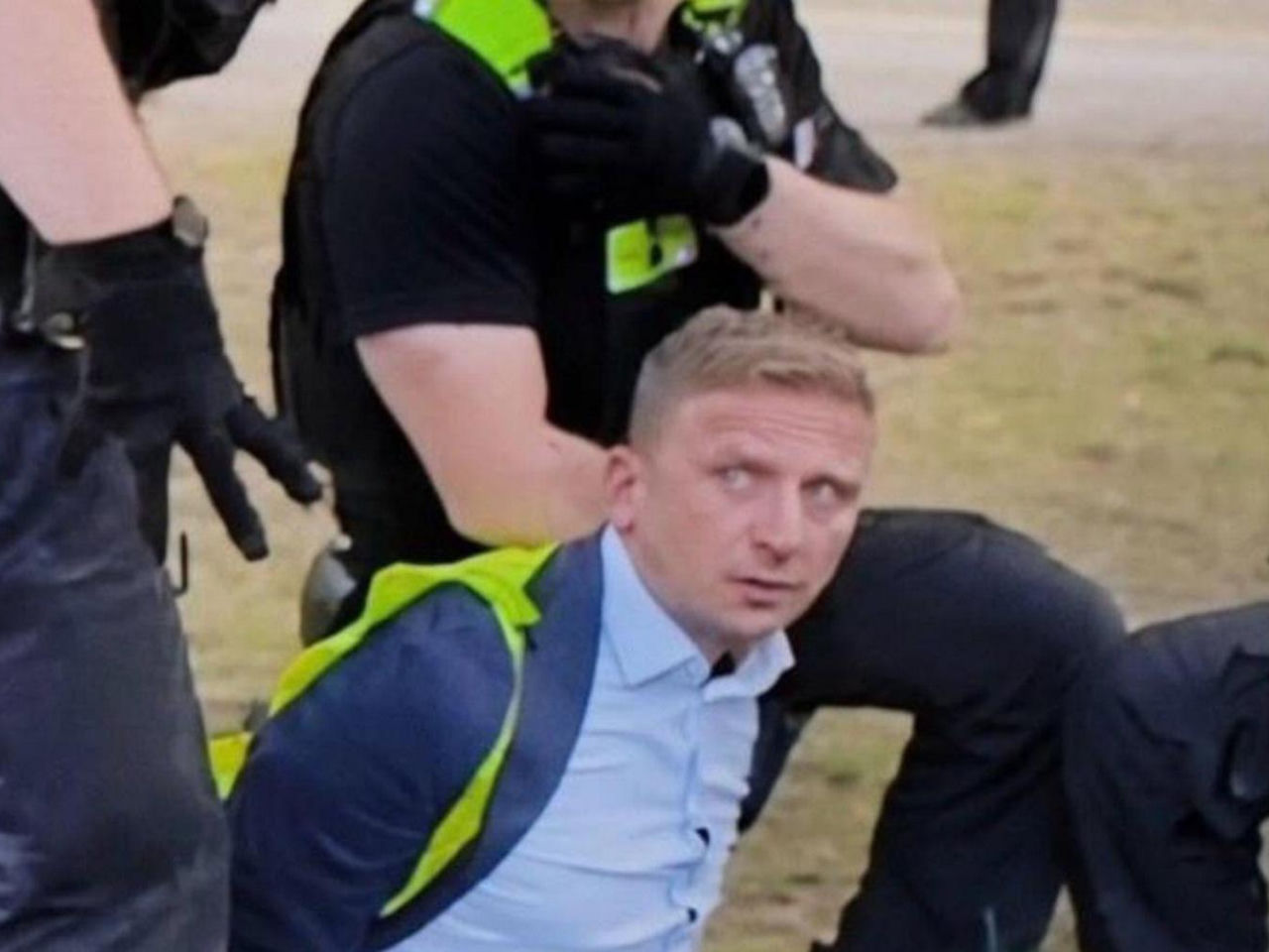 Tak wyglądało zatrzymanie Roberta Bąkiewicza przez niemiecką policję! Porażające wid…
