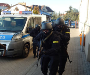 Terrorysta w szkole w Jarocinie. Na szczęście to tylko ćwiczenia