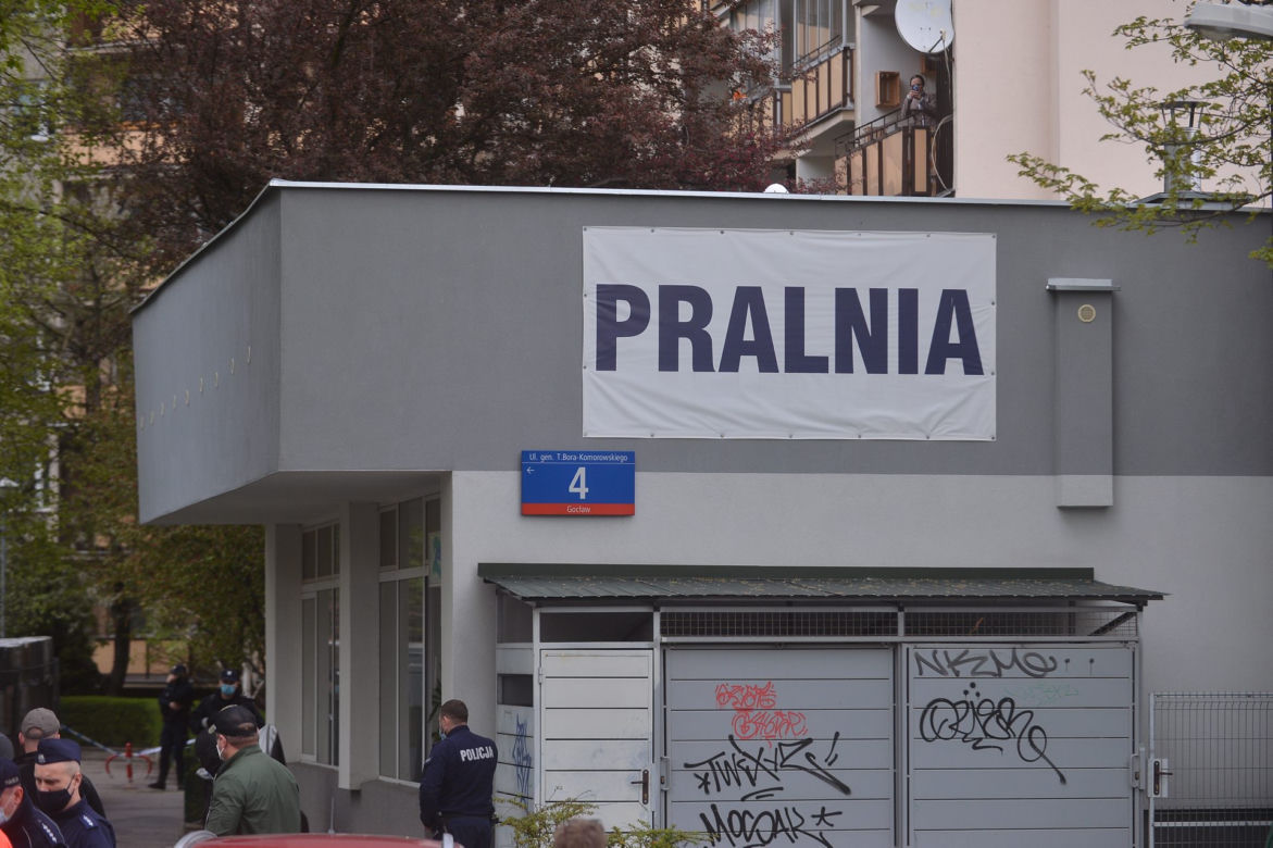 Do strzelaniny doszło przy pralni przy ul. Bora Komorowskiego w Warszawie 