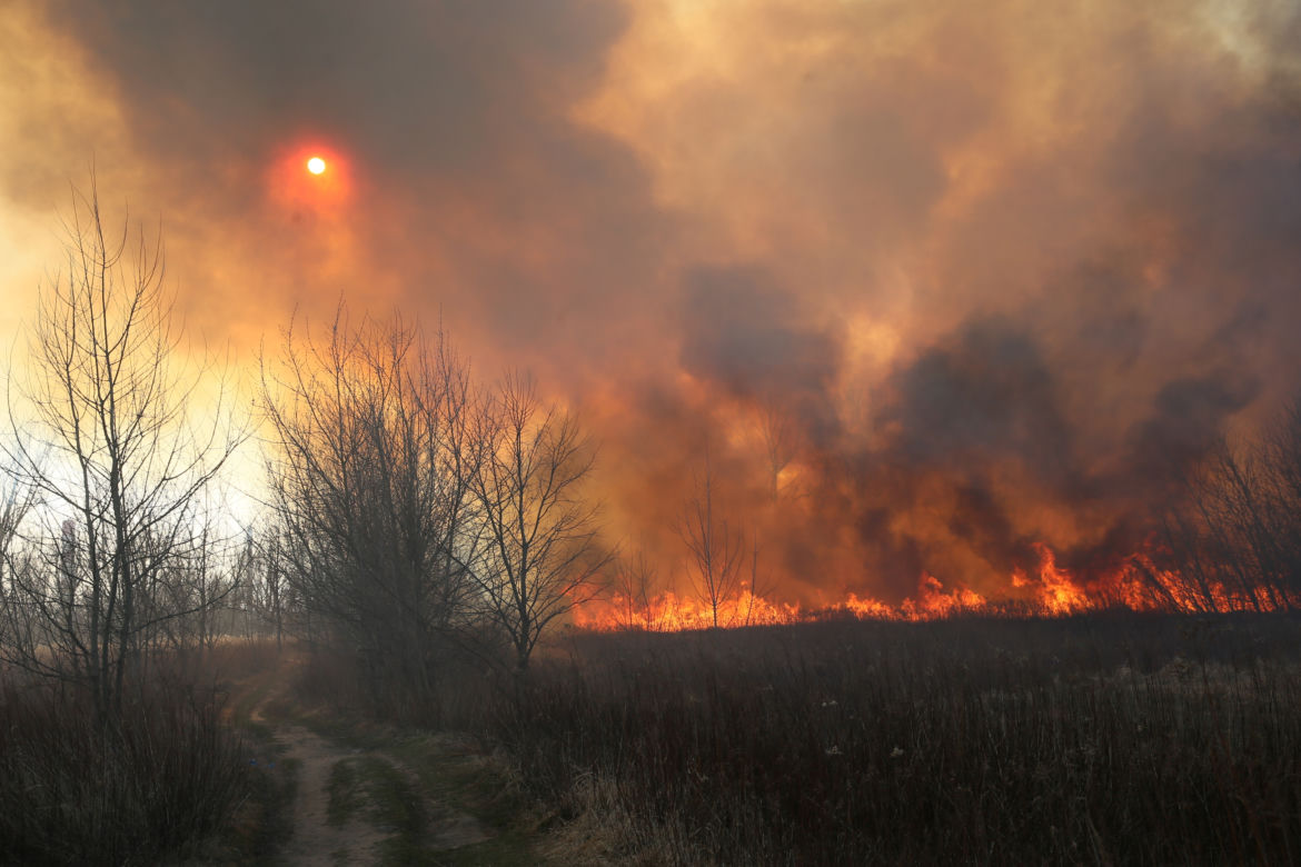 Wielka chmura dymu nad Warszawą! Co się dzieje?!