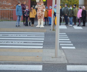Uczniowie PSP 32 w Radomiu podczas lekcji o bezpieczeństwie w ruchu drogowym