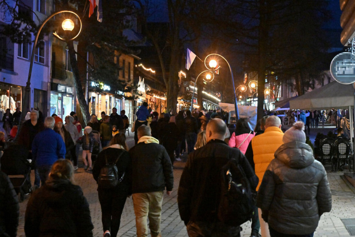 Tłumy na Krupówkach