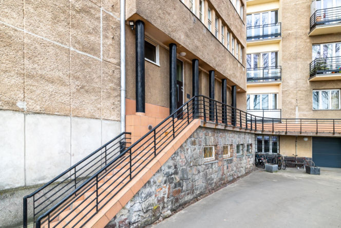 Wieżowiec przy ul. Sewerynów 4 w Warszawie