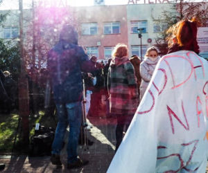 Protest przed szpitalem w Łomzy - NIE dla szpitala zakaźnego