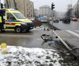 Kierowca zemdlał za kierownicą na ruchliwym skrzyżowaniu