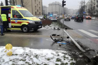 Kierowca zemdlał za kierownicą na ruchliwym skrzyżowaniu. Skutki były masakryczne [GALERIA]