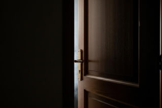 Pożar w Sulejówku. Dlaczego ogień rozprzestrzenił się tak szybko?