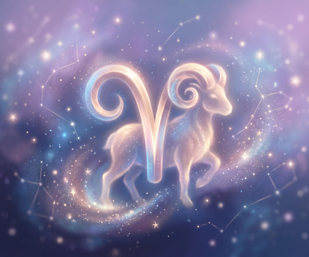 Świecąca postać barana i symbol zodiaku na tle gwieździstego nieba. O horoskopie dla Barana przeczytasz w Eska.