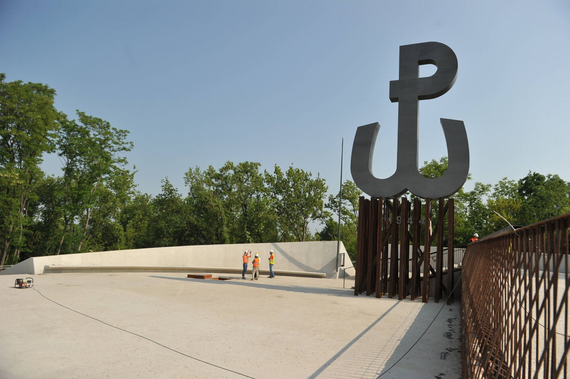 Walka o ogień na Kopcu Powstania. Czy iluminacja zastąpi ogień przez 63 dni obchodów