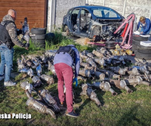 Policjanci zabezpieczyli 150 katalizatorów 