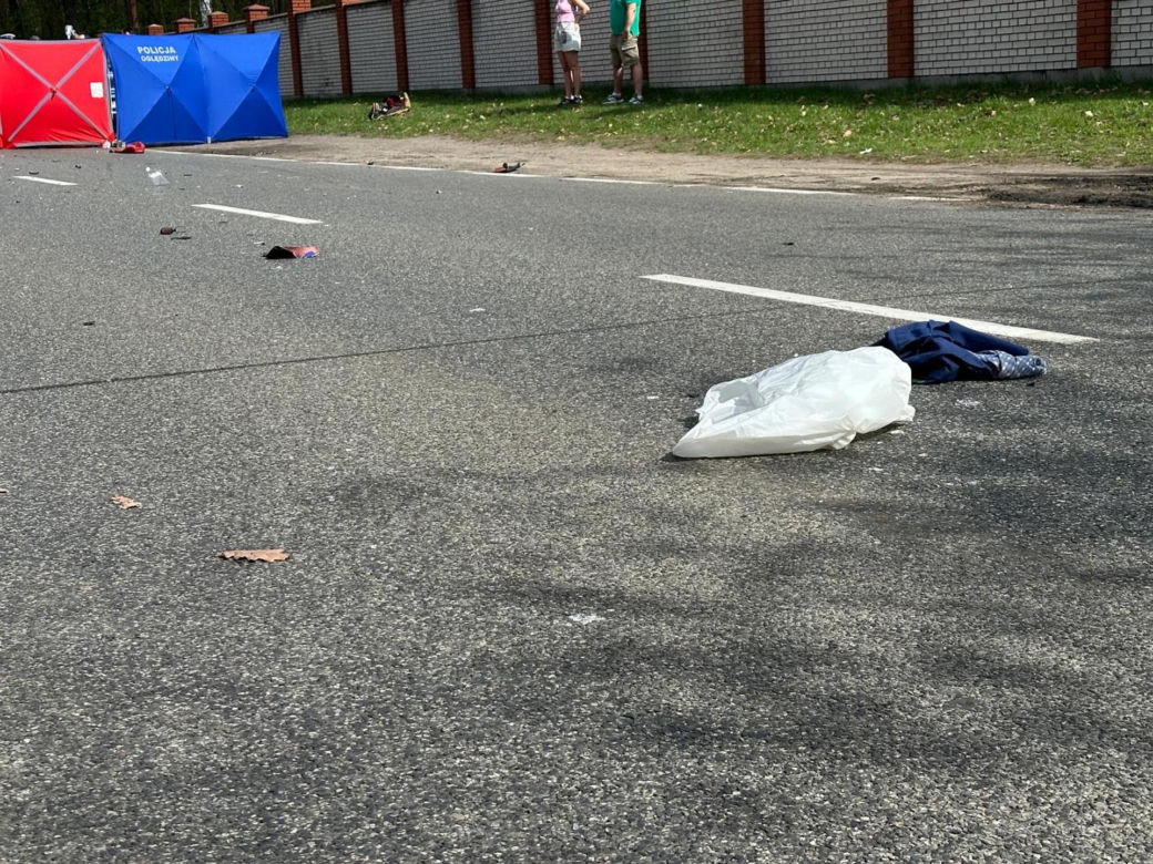 Tragedia w Marysinie Wawerskim: Motocyklista wjechał w pieszych przy cmentarzu