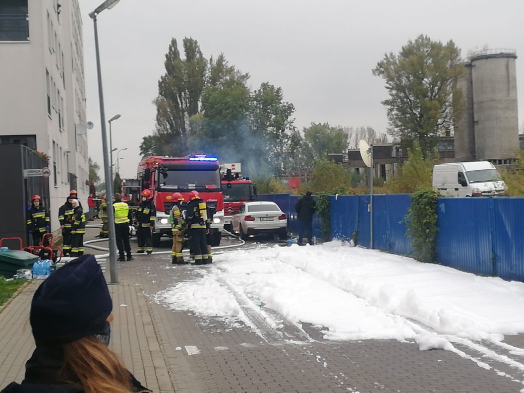 Pożar aut w garażu podziemnym przy ul.Górczewskiej w Warszawie