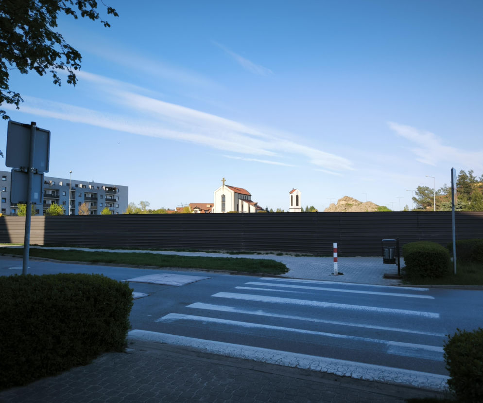 Gronowo osiedle przed kościołem