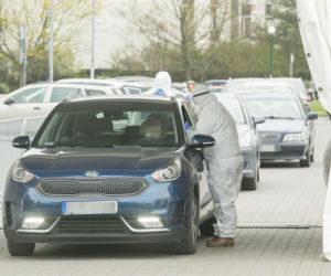 Mobilny punkt testów na koronawirusa.