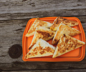 Tosty z tortilli z patelni – chrupiące wrapy z jednym sprytnym trikiem (hit TikToka)