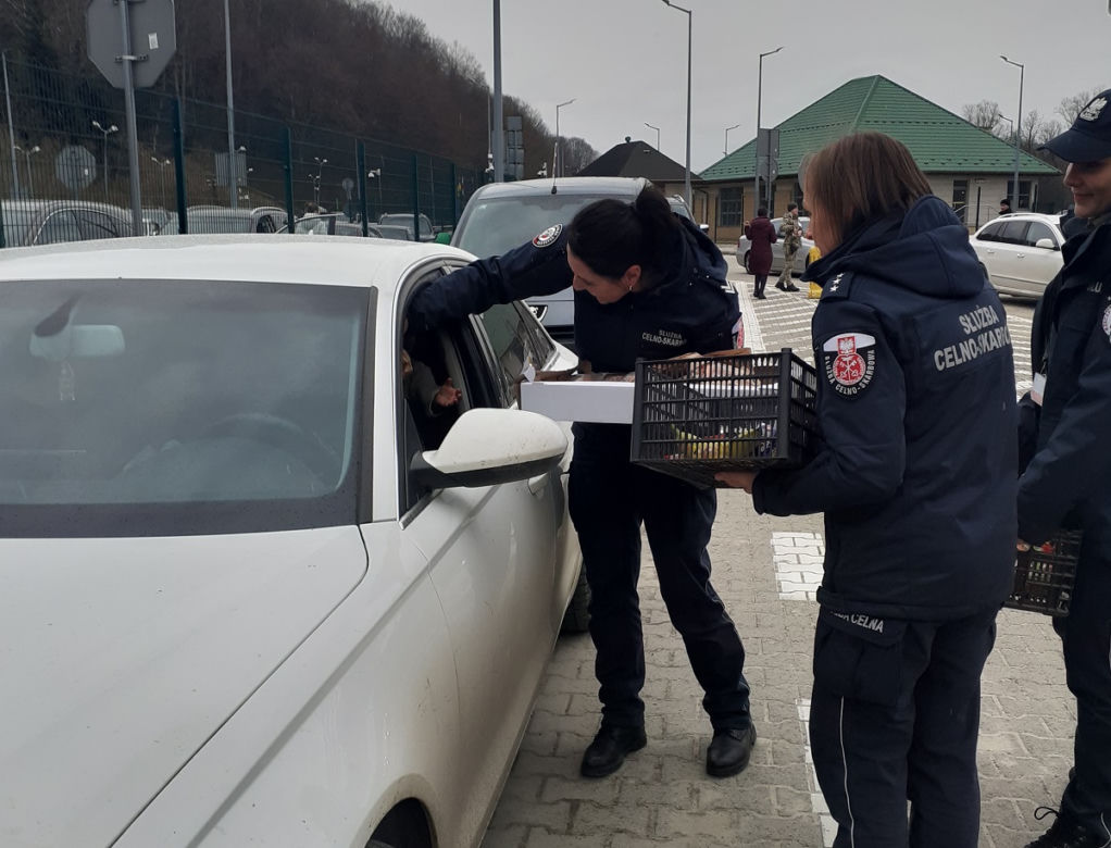 Podkarpacka KAS pomaga uchodźcom z Ukrainy. Służbowo i poza służbą [ZDJĘCIA]