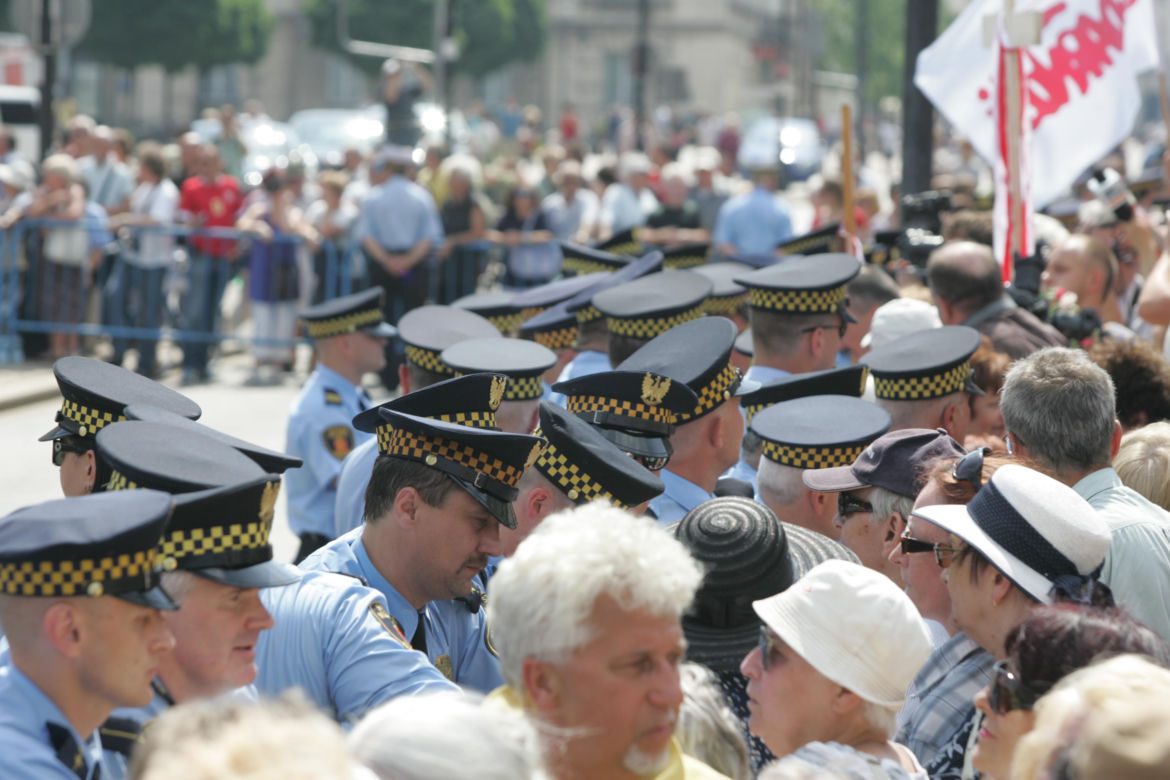 Nieudana próba przeniesienia krzyża sprzed Pałacu 3.08.2010