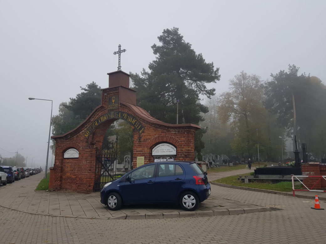 Zrobiliśmy spacer po białostockich nekropoliach. Sprawdź w jakim stanie są nagrobki historycznych postaci [ZDJĘCIA]