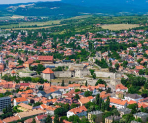 Wspomnienia przyciągają Polaków na Węgry.  Niemal połowa z nich rozważa wyjazd do tego kraju