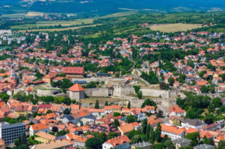 Wspomnienia przyciągają Polaków na Węgry.  Niemal połowa z nich rozważa wyjazd do tego kraju