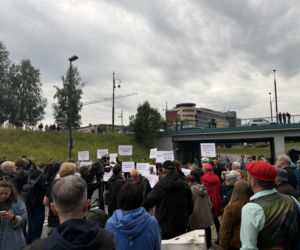 Cichy marsz w Krakowie po tragicznym wypadku. Zginęło młode małżeństwo