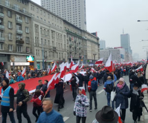 Biało-czerwony marsz na ulicach Warszawy