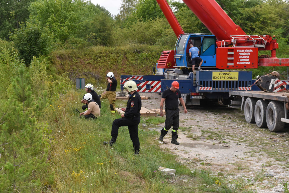 Tramwaj zatonął w jeziorze. Będzie atrakcją dla płetwonurków