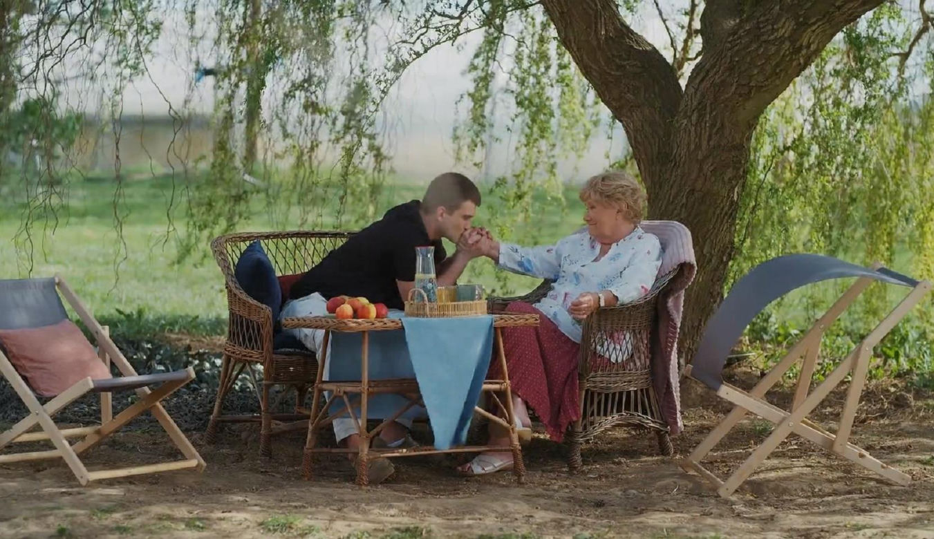 M jak miłość po wakacjach. Barbara (Teresa Lipowska), Mateusz (Rafał Kowalski)