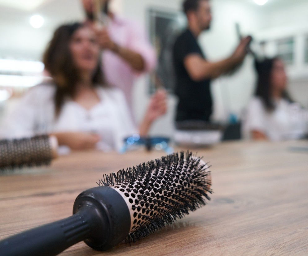 Kiedy otwarcie fryzjerów i salonów kosmetycznych? Nowe obostrzenia po 18 kwietnia