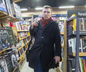 Sławomir Mentzen na zakupach w galerii