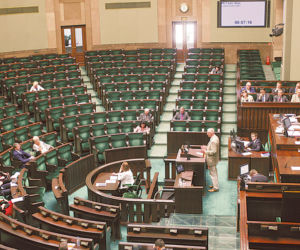 Obrady trwają... a PiS harata w gałę