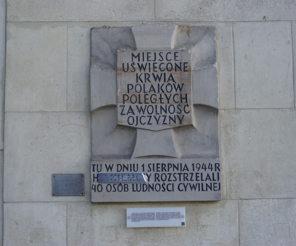 Zniszczone tablice pamięci w Warszawie. Naprawa może kosztować setki tysięcy złotych
