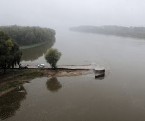 Most pontonowy na Wiśle zdemontowany. Ścieki znów wpadają do rzeki
