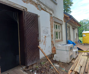 remont dworku w Kuźnicy Grabowskiej