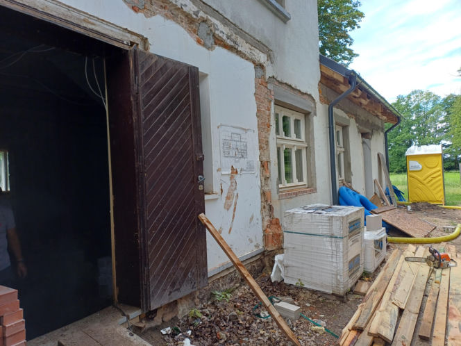 remont dworku w Kuźnicy Grabowskiej