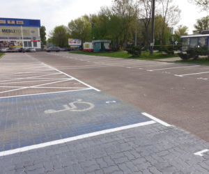 W Starachowicach strefa płatnego parkowania na Strefie. Parking tylko dla najemców biurowca