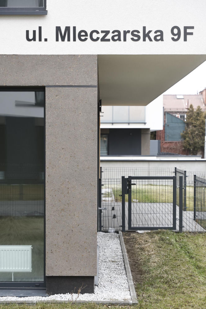 Warszawa, format: Deweloper postawił domy na Mleczarskiej. Cofnięto mu pozwolenie na budowę