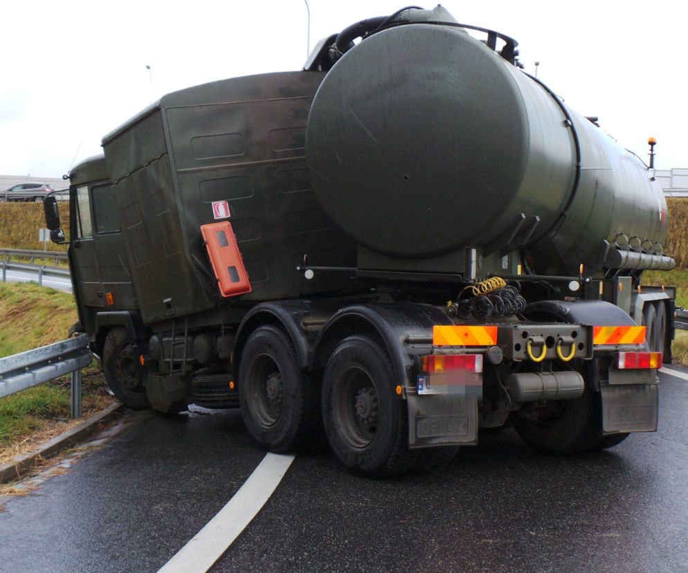 Wypadek wojskowej cysterny pod Warszawą
