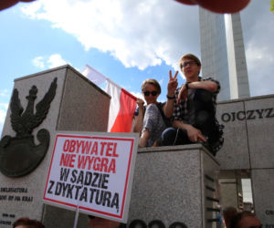 Protest KOD przeciwko zmianom w sądownictwie