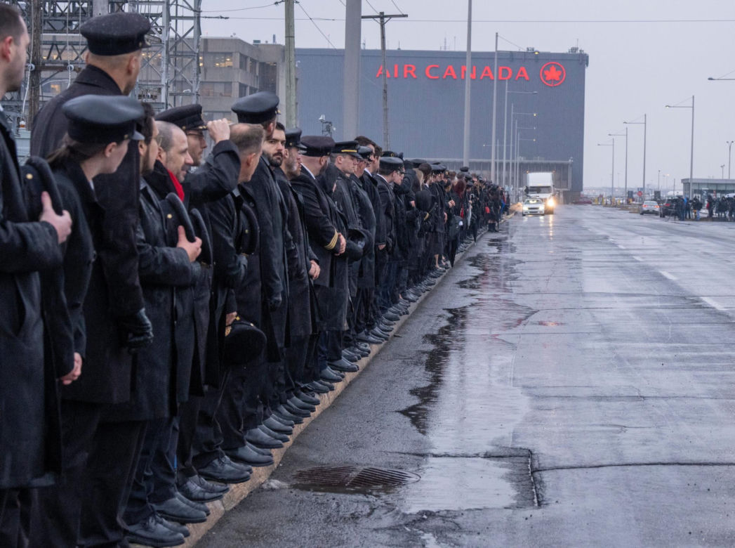 Stewardesa przeżyła katastrofę lotniczą. Ujawniono jej obrażenia