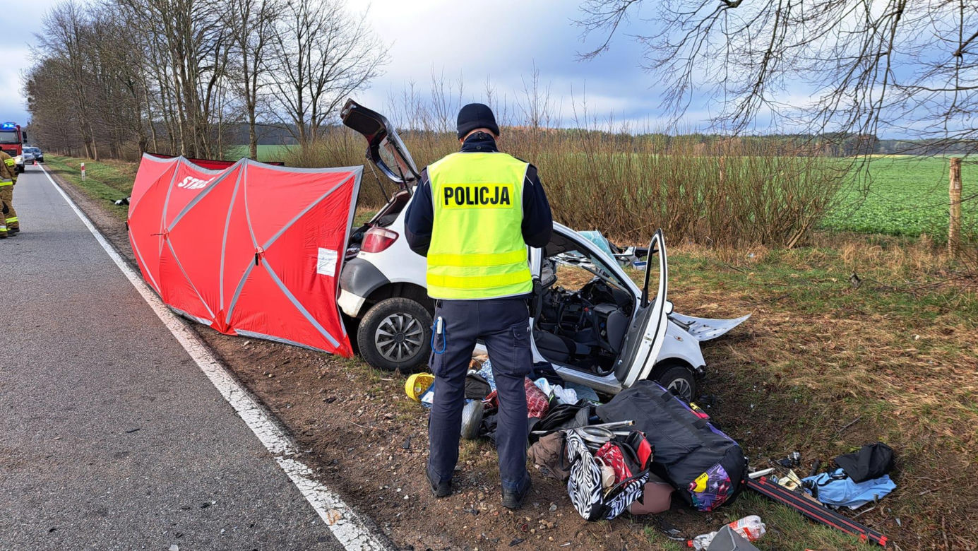 Tragiczny wypadek niedaleko Bytowa. Kierowca zginął na oczach żony